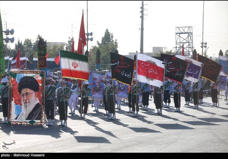 İran’da Askeri Geçiş Töreni