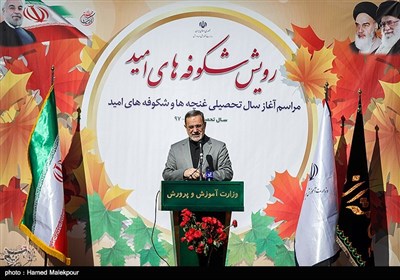 سخنرانی سیدمحمد بطحایی وزیر آموزش و پرورش در جشن شکوفه‌ها در دبستان شهید امیری‌کیا