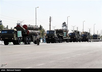 Commemorative Military Parade Held in Tehran