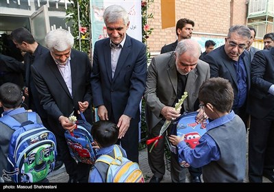 محمد علی افشانی شهردار تهران در آیین نواختن زنگ مهر و بازگشایی مدارس