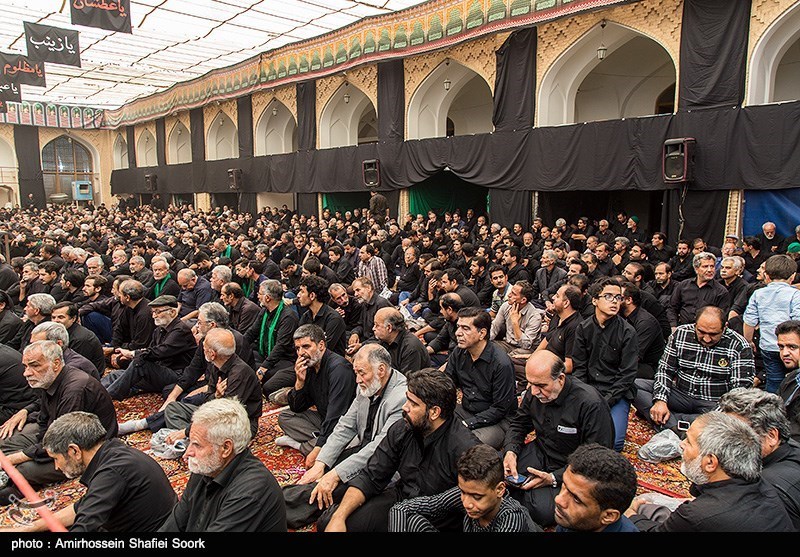 آیین پُرسه 100 ساله امام حسین(ع) در یزد/ پذیرایی روحانیون از هیئت‌های عزاداری + تصاویر