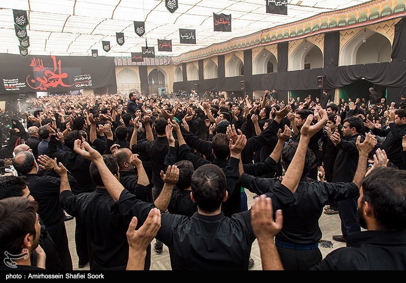 سینه‌زنی زیبای هیئت‌های عزاداری یزد در مسجد ملااسماعیل + فیلم