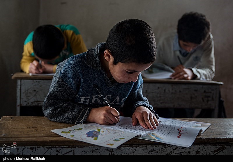 فقر عامل ترک تحصیل 50 درصد از دانش آموزان مقطع متوسطه آذربایجان غربی است