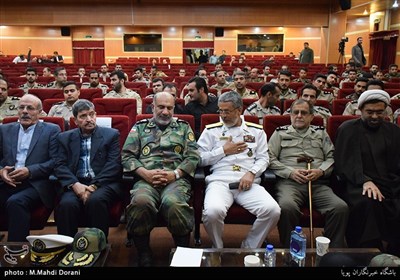 آیین رونمایی از سه عنوان کتاب از مجموعه تقویم تاریخ دفاع مقدس با عناوین"دروغ بزرگ"،"امتحان بزرگ"و"میمک عاشورایی دیگر"