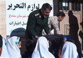1500 بسته کمک آموزشی توسط سپاه میان دانشآموزان محروم سنندجی توزیع شد