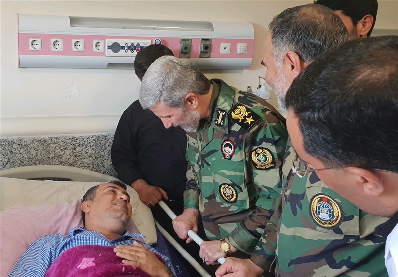 عیادت وزیر دفاع از مجروحان حادثه تروریستی اهواز