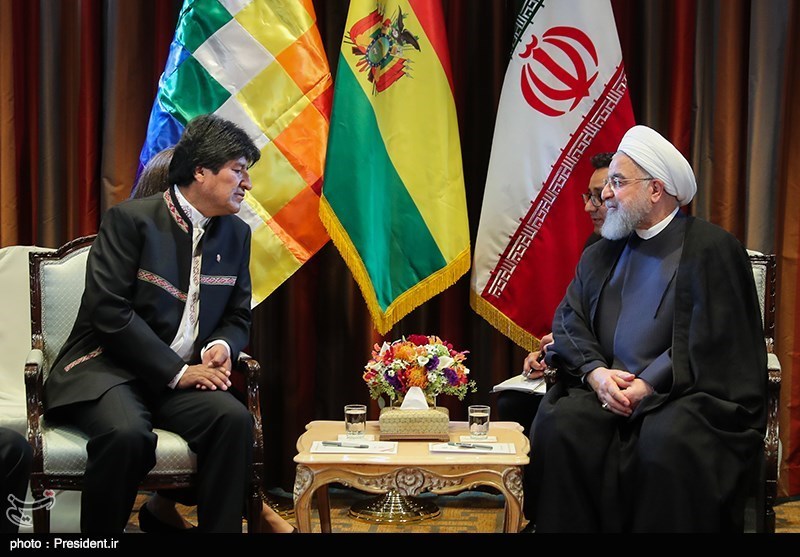 Iranian, Bolivian Presidents Urge Closer Political, Economic Ties