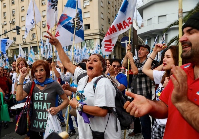 Thousands Protest in Buenos Aires against Austerity Policies