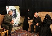 دیدار وزیردفاع با خانواده شهید تازه تفحص شده
