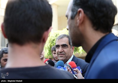 هاشمی وزیر بهداشت در جمع خبرنگاران