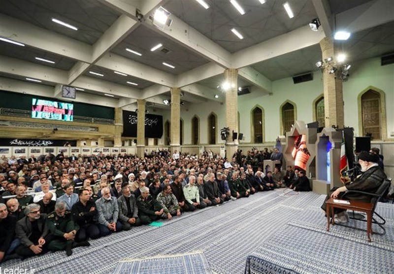 امام خامنه‌ای: در روایت دفاع مقدس روح مجاهدت و شکست‌ناپذیری ملت ایران متبلور باشد