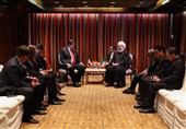 روحانی در دیدار مادورو: حکومتی که پشتوانه مردم را در اختیار دارد تسلیم تهدید نمی‌شود
