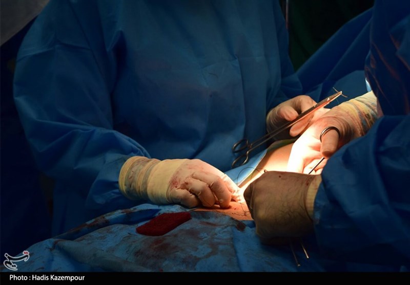 نخستین عمل جراحی «میکروسکوپیک» در لار با موفقیت انجام شد؛ پایان درد و رنج 15 ساله یک بیمار