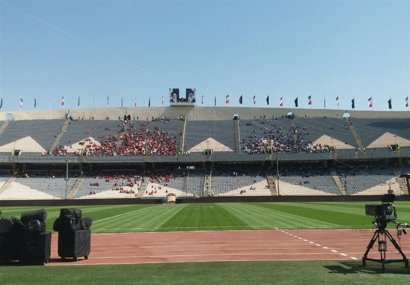حاشیه دربی 88|حضور 5 هزار نفر و چند خردسال/ قلیان کشیدن هواداران در اطراف ورزشگاه + تصاویر