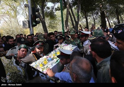 تشییع پیکر طاها اقدامی شهید 4 ساله حادثه تروریستی اهواز - اصفهان
