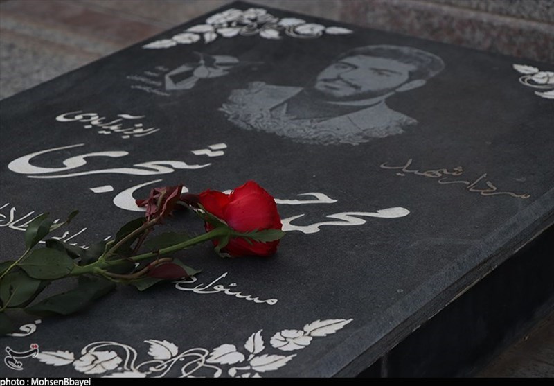 مراسم غبار روبی و گل افشانی گلزار شهدا در کاشان به روایت تصویر