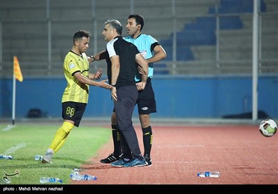 دیدار فوتبال تیمهای پارس جنوبی جم و پدیده مشهد 