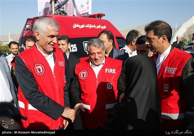 إزاحة الستار عن معدات جدیدة للإطفاء فی طهران
