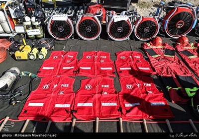 إزاحة الستار عن معدات جدیدة للإطفاء فی طهران