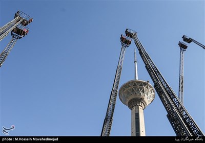 إزاحة الستار عن معدات جدیدة للإطفاء فی طهران