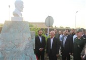 بوشهر| تندیس نخستین شهید پرستار صنعت نفت ایران در خارگ رونمایی شد