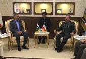 Officials Discuss Iran-Pakistan Defense Ties