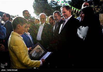 اسحاق جهانگیری معاون اول رئیس جمهور در مراسم افتتاح همزمان ۱۷۰۰ فضای آموزشی و پرورشی