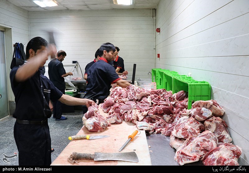 قم| ده هزار و 800 کیلو گوشت قربانی میان اقشار آسیب دیده از کرونا توزیع می‌شود