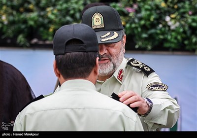 اعطای درجه به جمعی از فرماندهان نیروی انتظامی توسط سردار حسین اشتری فرمانده ناجا
