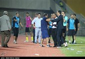 اعتراض بازیکنان و کادر فنی تیم «ماشینسازی تبریز» به داوری