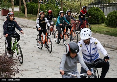 همایش دوچرخه سواری همیاران پلیس به مناسبت هفته ناجا