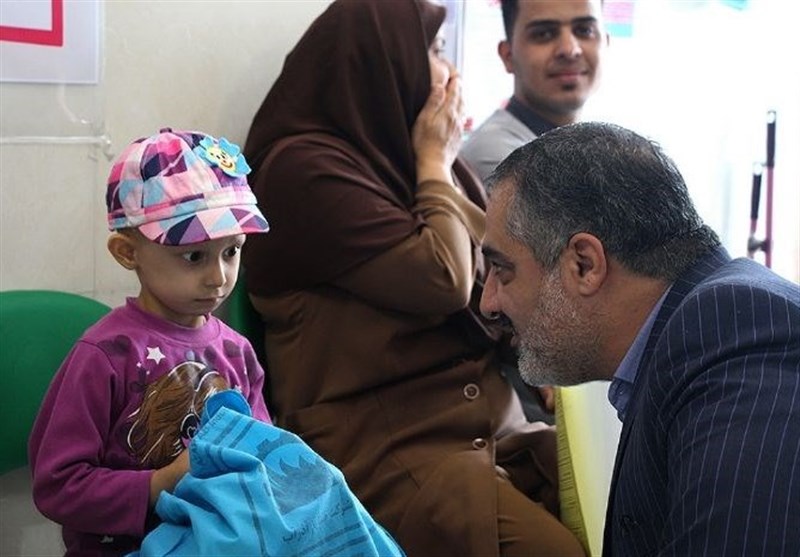 مدیر رادیو قرآن به عیادت کودکان سرطانی رفت
