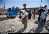 آستان قدس رضوی همچنان در کنار زلزلهزدگان کرمانشاه +فیلم