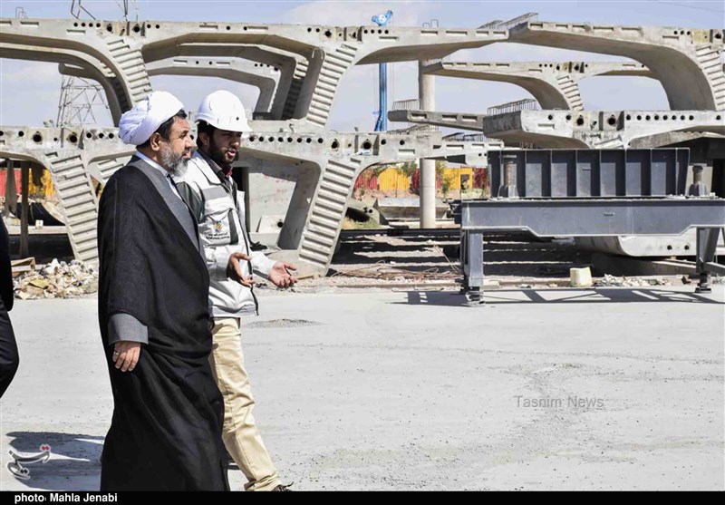 بازدید امام جمعه کرمان از روند تولید پل‌های شهر کرمان به روایت تصویر