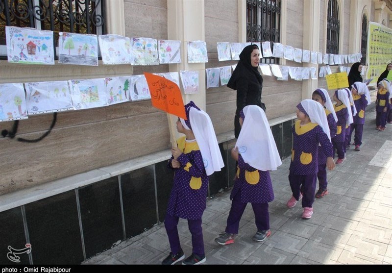 رژه کودکان در گرگان به مناسب روز جهانی کودک برگزار می‌شود
