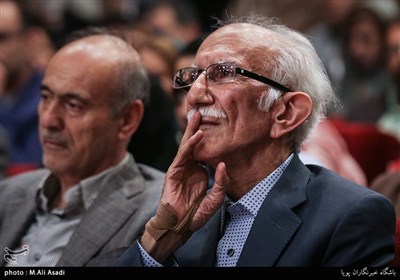 غلامحسین امیرخانی استاد برجسته ی خوشنویسی ایران در مراسم افتتاحیه هفته خوشنویسی