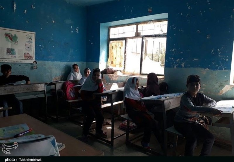 حکایت تحصیل در کلاس‌های تاریک و کانکس‌های بدون امکانات در پلدختر+ تصاویر
