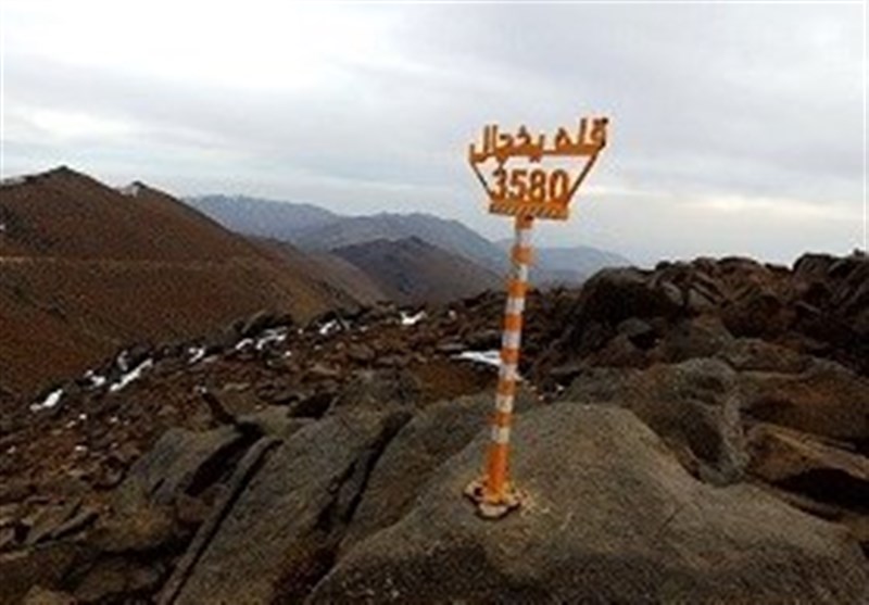 اهواز|صعود تیم کوهنوردی کارگری فولاد اکسین به قله یخچال همدان