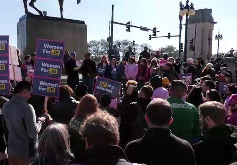 Thousands of Activists Protest in Chicago against Trump&apos;s Anti-Women Agenda (+Video)