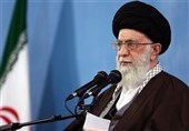 قائد الثورة یدعو المفکرین لدراسة واصلاح الوثیقة الاساس للانموذج الاسلامی –الایرانی للتقدم