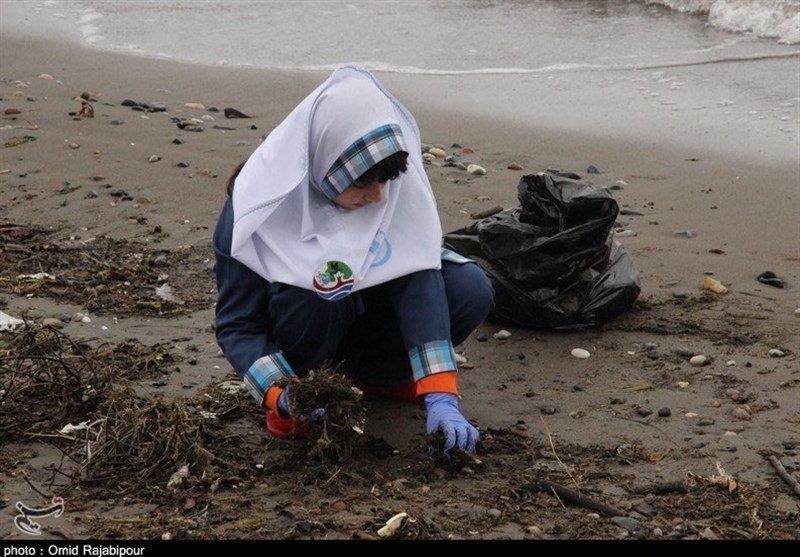 پاکسازی ساحل کلاچای گیلان از زباله به روایت تصویر