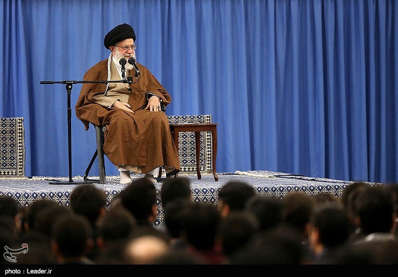جمعی از نخبگان علمی کشور با امام خامنه‌ای دیدار کردند