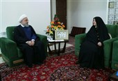 روحانی در دیدار خانواده معظم شهیدان ملاعباسی: دولت با جدیت در مسیر حل مشکلات مردم تلاش می‌کند