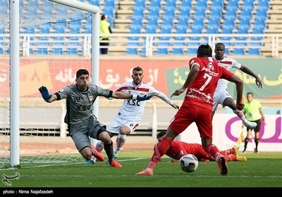 دیدار تیم‌های فوتبال پدیده مشهد و فولاد خوزستان