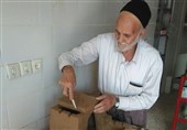 همت پیرمرد 70 ساله شهرکردی در توسعه هنر قدیمی