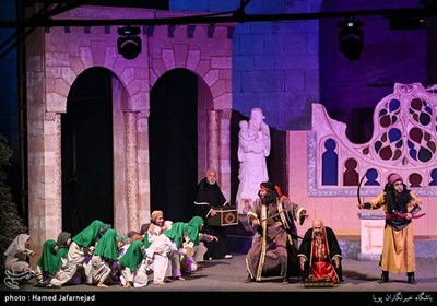 نمایش «الشمس تشرق من حلب» یا نمایش (خورشید از حلب طلوع می‌کند) در شهر حلب سوریه