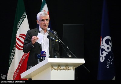 محمد علی افشانی شهردار تهران در مراسم امضای قرارداد طرح توسعه حمل‌ و نقل ریلی درون شهری
