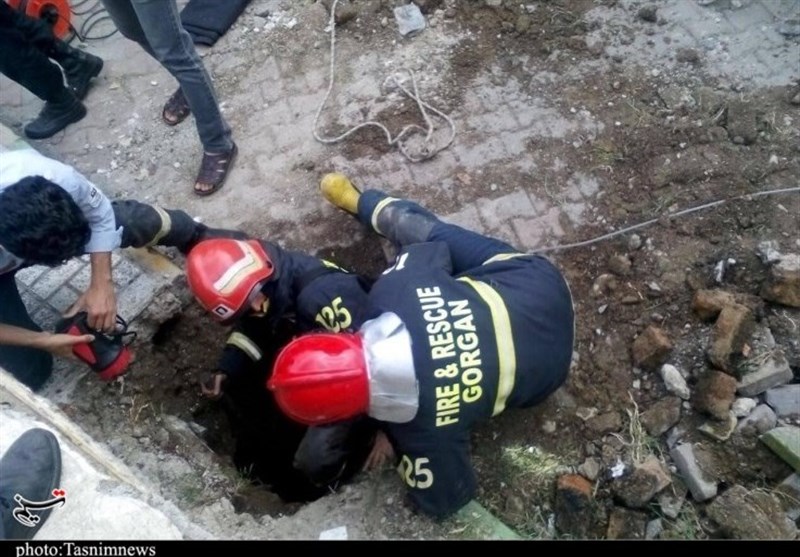 مرگ کودک 2 ساله بر اثر سقوط در چاه فاضلاب در ناهارخوران گرگان+تصاویر
