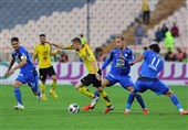 لیگ برتر فوتبال| تساوی استقلال و سپاهان در پایان نیمه نخست با یک تلفات