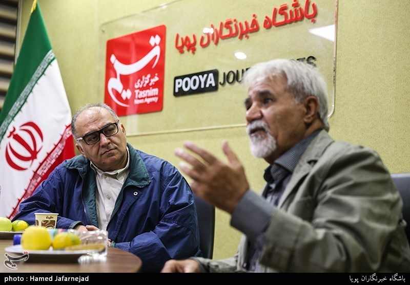 اسماعیل براری فیلمساز و عبدالله باکیده فیلمساز در میزگرد سینمای دفاع مقدس